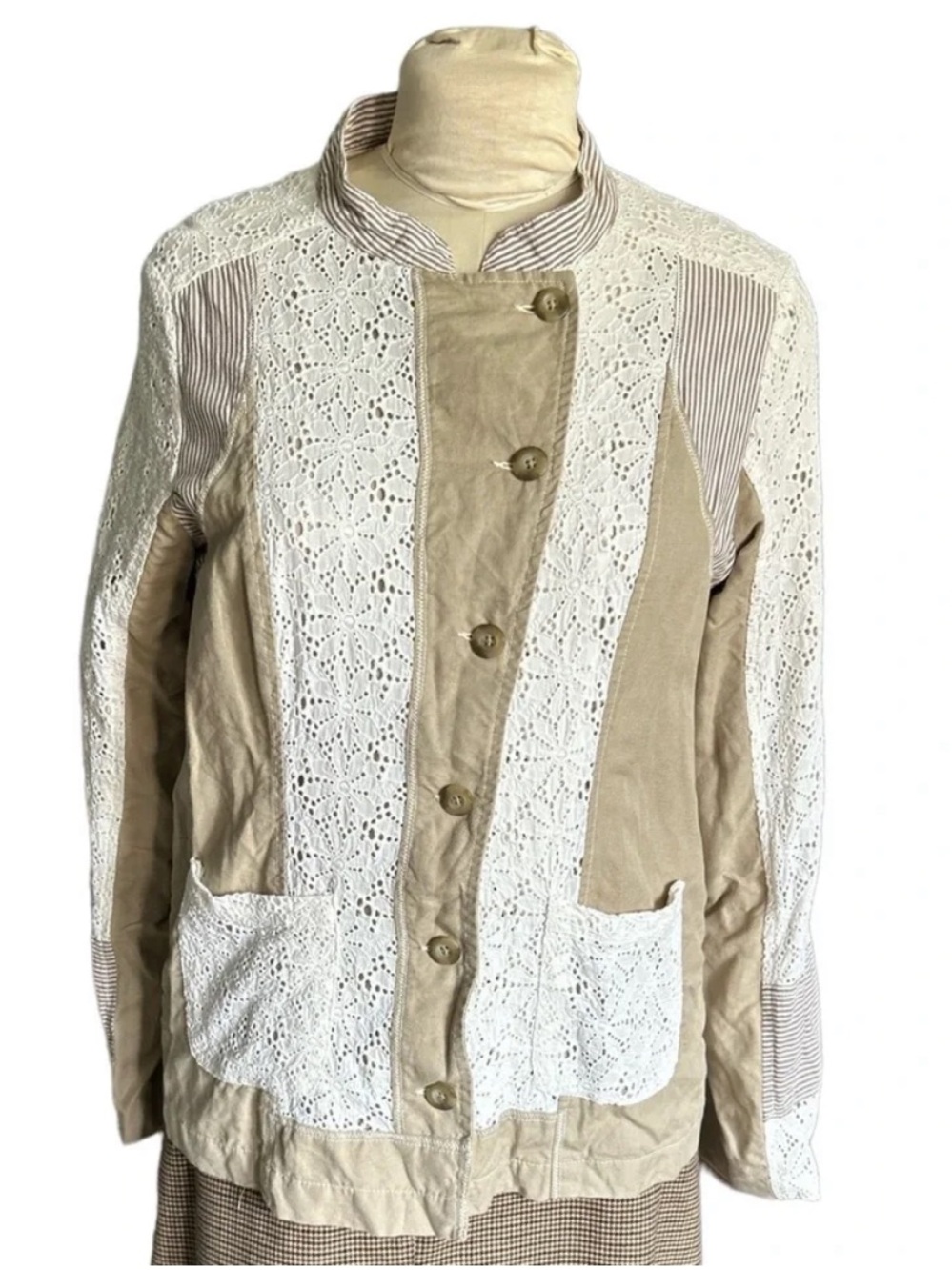 Sundance Linen Blend Jacket Womens Size 6 Tan Floral Eyelet Buttons Pockets